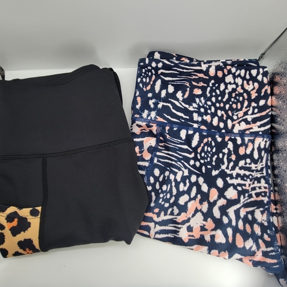 Lot of 2 CNC Leggings Size Large Leopard Print Black Blue Pink Pockets Rise 11" - Picture 1 of 11